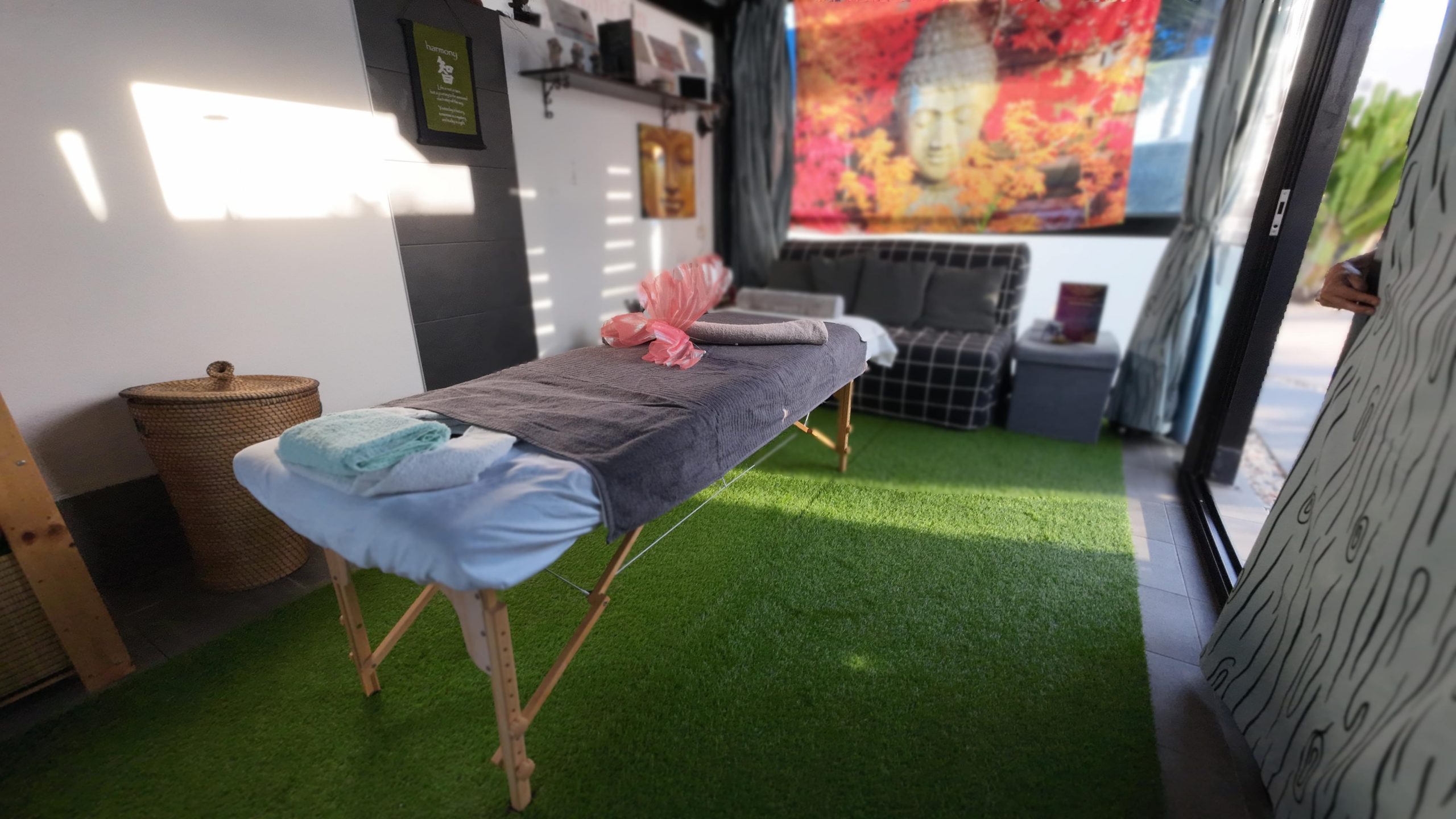 0.9.142 Interior de moontaña~roja massage in Playa Blanca-Lanzarote